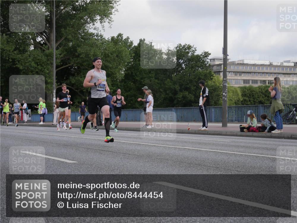 29.06.2025 - hella hamburg halbmarathon Luisa Fischer http://msf.ph/oto/8444454 29.06.2025 09:45:43 Kennedybrücke 18693, 2075, 2180, 2203, 6090 meine-sportfotos.de