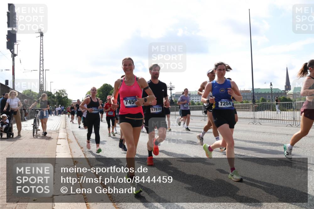 29.06.2025 - hella hamburg halbmarathon Lena Gebhardt http://msf.ph/oto/8444459 29.06.2025 09:53:15 Lombardsbrücke 9305, 7452, 17835, 7204, 1012, 1070, 1163, 1176, 1391, 1466, 1558, 1735, 1750, 1759, 1782, 2048, 2213, 2233, 2234, 2365, 2402, 2590, 2623, 2788, 2970, 3021, 3098, 3146, 3304, 3907, 3917, 3928, 4080, 4091, 4277, 4310, 4553, 4691, 4933, 4981, 4997, 5022, 5132, 5460, 5476, 5623, 5624, 5682, 5692, 6081, 6152, 6203, 6282, 6375, 6460, 6712, 6716, 7005, 7093, 7147, 7204, 7322, 7325, 7450, 7599, 7765, 8063, 8145, 8467, 8664, 9126, 13009 meine-sportfotos.de