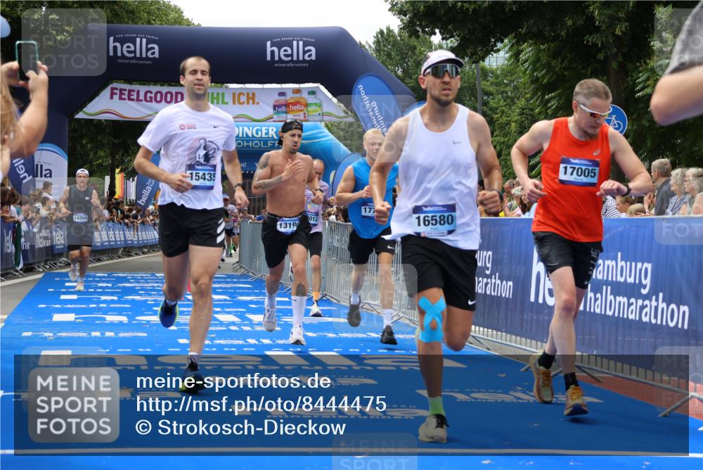 29.06.2025 - hella hamburg halbmarathon Strokosch-Dieckow http://msf.ph/oto/8444475 29.06.2025 10:39:43 Ziel 1358, 1975, 2525, 2573, 4398, 4888, 11284, 11806, 13190, 14077, 14204, 15094, 15435, 15744, 16580, 16761, 17005, 17425, 17792, 18013 meine-sportfotos.de
