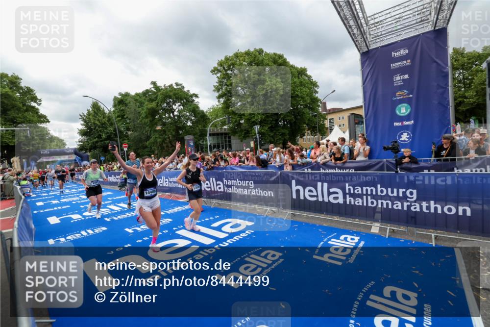 29.06.2025 - hella hamburg halbmarathon Zöllner http://msf.ph/oto/8444499 29.06.2025 10:57:12 Ziel 1387, 1877, 4167, 4261, 9884, 11612, 13691, 13750, 14139, 14408, 14588, 15110, 15726, 16909, 17617, 18208, 19184 meine-sportfotos.de