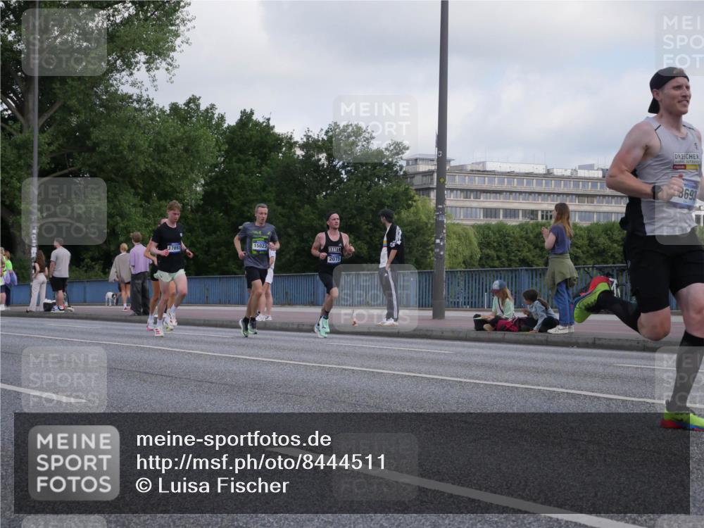 29.06.2025 - hella hamburg halbmarathon Luisa Fischer http://msf.ph/oto/8444511 29.06.2025 09:45:45 Kennedybrücke 15023, 17893, 2075, 3693, 2075, 2180, 2203, 8318, 8376 meine-sportfotos.de
