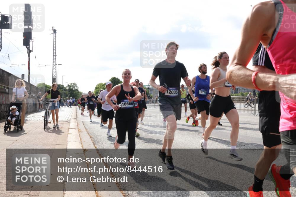 29.06.2025 - hella hamburg halbmarathon Lena Gebhardt http://msf.ph/oto/8444516 29.06.2025 09:53:16 Lombardsbrücke 1558, 1666605, 12035, 16720, 1012, 1070, 1163, 1176, 1391, 1466, 1558, 1735, 1750, 1759, 1782, 2048, 2213, 2233, 2234, 2365, 2402, 2590, 2623, 2788, 2970, 3021, 3098, 3146, 3304, 3907, 3917, 3928, 4080, 4091, 4277, 4310, 4553, 4691, 4933, 4981, 4997, 5022, 5132, 5460, 5476, 5623, 5624, 5682, 5692, 6071, 6081, 6152, 6203, 6282, 6375, 6460, 6712, 6716, 7005, 7093, 7147, 7204, 7322, 7325, 7450, 7599, 7765, 8063, 8145, 8467, 8664, 9126, 13009 meine-sportfotos.de