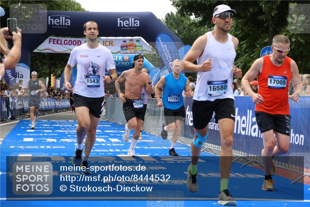 29.06.2025 - hella hamburg halbmarathon Strokosch-Dieckow http://msf.ph/oto/8444532 29.06.2025 10:39:43 Ziel 1358, 1975, 2525, 2573, 4398, 4888, 11284, 11806, 13190, 14077, 14204, 15094, 15435, 15744, 16580, 16761, 17005, 17425, 17792, 18013 meine-sportfotos.de