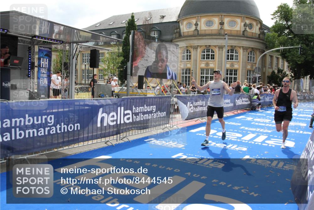 29.06.2025 - hella hamburg halbmarathon Michael Strokosch http://msf.ph/oto/8444545 29.06.2025 10:26:34 Ziel 14728, 17040 meine-sportfotos.de
