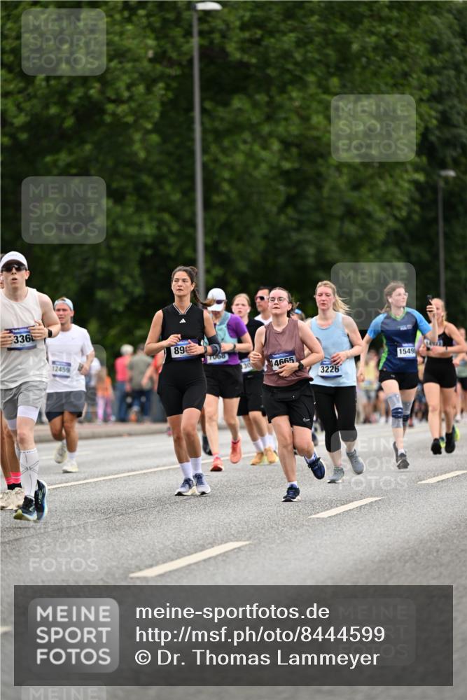 29.06.2025 - hella hamburg halbmarathon Dr. Thomas Lammeyer http://msf.ph/oto/8444599 29.06.2025 10:57:56 Kennedybrücke 1753, 1900, 2291, 2528, 2701, 3226, 4591, 5562, 5857, 6041, 6044, 6913, 7068, 7611, 7876, 7890, 8212, 8414, 8515, 8906, 9103, 9545, 9685, 10175 meine-sportfotos.de