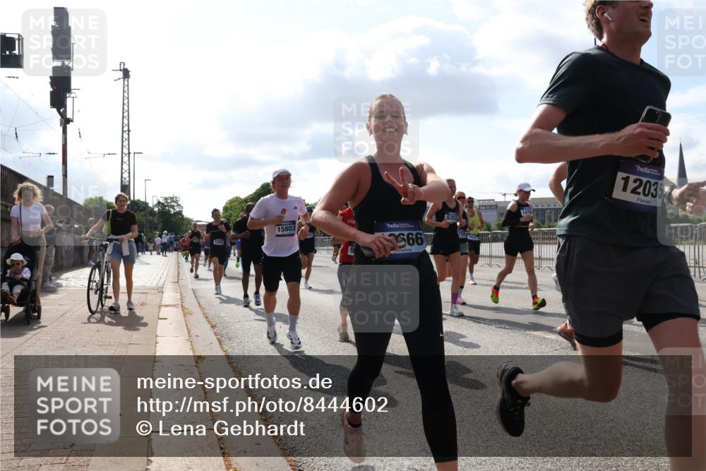 29.06.2025 - hella hamburg halbmarathon Lena Gebhardt http://msf.ph/oto/8444602 29.06.2025 09:53:17 Lombardsbrücke 1558, 15803, 566, 6203, 1479, 12035, 1012, 1070, 1163, 1391, 1466, 1558, 1735, 1750, 1759, 1782, 2048, 2213, 2233, 2234, 2365, 2402, 2590, 2623, 2788, 2970, 3021, 3098, 3146, 3304, 3414, 3907, 3917, 3928, 4091, 4277, 4310, 4553, 4691, 4933, 4981, 4997, 5022, 5132, 5460, 5476, 5623, 5624, 5682, 5692, 6071, 6081, 6152, 6203, 6282, 6375, 6460, 6712, 6716, 6903, 7005, 7093, 7147, 7204, 7322, 7325, 7450, 7599, 7765, 8063, 8145, 8467, 8664, 9126, 13009 meine-sportfotos.de
