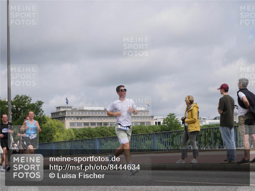 29.06.2025 - hella hamburg halbmarathon Luisa Fischer http://msf.ph/oto/8444634 29.06.2025 10:26:37 Kennedybrücke 14512, 2925, 3013, 2925, 3013, 5343, 8687, 8688, 9133 meine-sportfotos.de