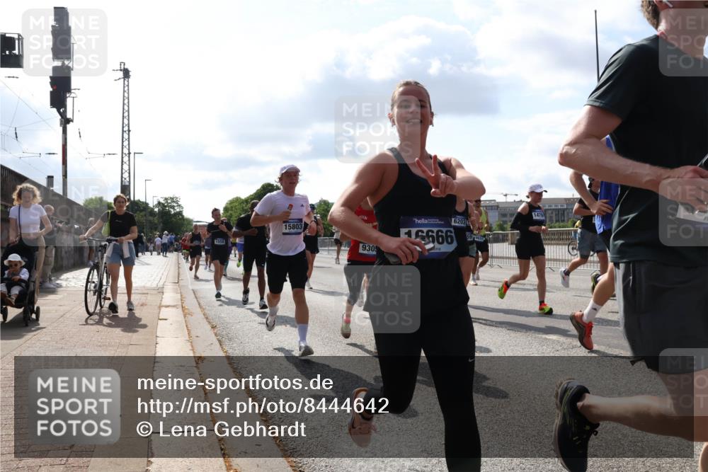 29.06.2025 - hella hamburg halbmarathon Lena Gebhardt http://msf.ph/oto/8444642 29.06.2025 09:53:17 Lombardsbrücke 1558, 15803, 930, 6666, 6203, 590631, 1479, 1012, 1070, 1163, 1391, 1466, 1558, 1735, 1750, 1759, 1782, 2048, 2213, 2233, 2234, 2365, 2402, 2590, 2623, 2788, 2970, 3021, 3098, 3146, 3304, 3414, 3907, 3917, 3928, 4091, 4277, 4310, 4553, 4691, 4933, 4981, 4997, 5022, 5132, 5460, 5476, 5623, 5624, 5682, 5692, 6071, 6081, 6152, 6203, 6282, 6375, 6460, 6712, 6716, 6903, 7005, 7093, 7147, 7204, 7322, 7325, 7450, 7599, 7765, 8063, 8145, 8467, 8664, 9126, 13009 meine-sportfotos.de