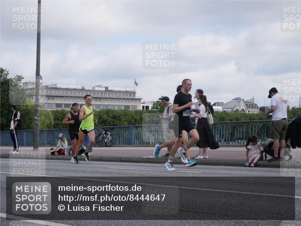 29.06.2025 - hella hamburg halbmarathon Luisa Fischer http://msf.ph/oto/8444647 29.06.2025 09:45:51 Kennedybrücke 13941, 2180, 2203, 2483, 8318, 8376, 9804, 10351 meine-sportfotos.de