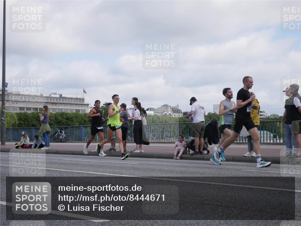 29.06.2025 - hella hamburg halbmarathon Luisa Fischer http://msf.ph/oto/8444671 29.06.2025 09:45:52 Kennedybrücke 1394, 2203, 2180, 2203, 2483, 8318, 8376, 9804, 10351 meine-sportfotos.de