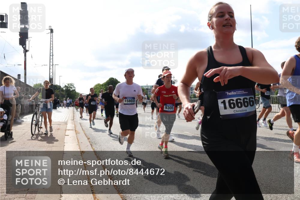 29.06.2025 - hella hamburg halbmarathon Lena Gebhardt http://msf.ph/oto/8444672 29.06.2025 09:53:17 Lombardsbrücke 1558, 15803, 9305, 5624, 16666, 1012, 1070, 1163, 1391, 1466, 1558, 1735, 1750, 1759, 1782, 2048, 2213, 2233, 2234, 2365, 2402, 2590, 2623, 2788, 2970, 3021, 3098, 3146, 3304, 3414, 3907, 3917, 3928, 4091, 4277, 4310, 4553, 4691, 4933, 4981, 4997, 5022, 5132, 5460, 5476, 5623, 5624, 5682, 5692, 6071, 6081, 6152, 6203, 6282, 6375, 6460, 6712, 6716, 6903, 7005, 7093, 7147, 7204, 7322, 7325, 7450, 7599, 7765, 8063, 8145, 8467, 8664, 9126, 13009 meine-sportfotos.de