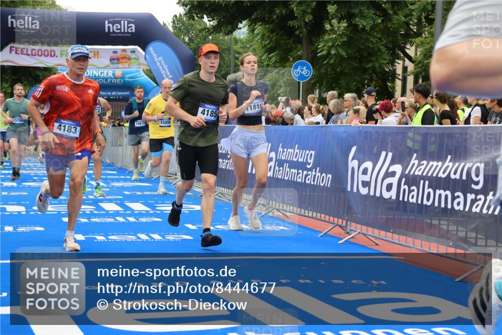 29.06.2025 - hella hamburg halbmarathon Strokosch-Dieckow http://msf.ph/oto/8444677 29.06.2025 10:49:20 Ziel 1342, 1476, 2878, 4183, 4185, 6158, 8112, 9348, 10053, 10189, 11339, 11779, 11819, 12670, 13269, 13450, 14526, 14838, 15422, 15784, 15894, 15966, 16369, 16891, 18476, 18887, 18960 meine-sportfotos.de