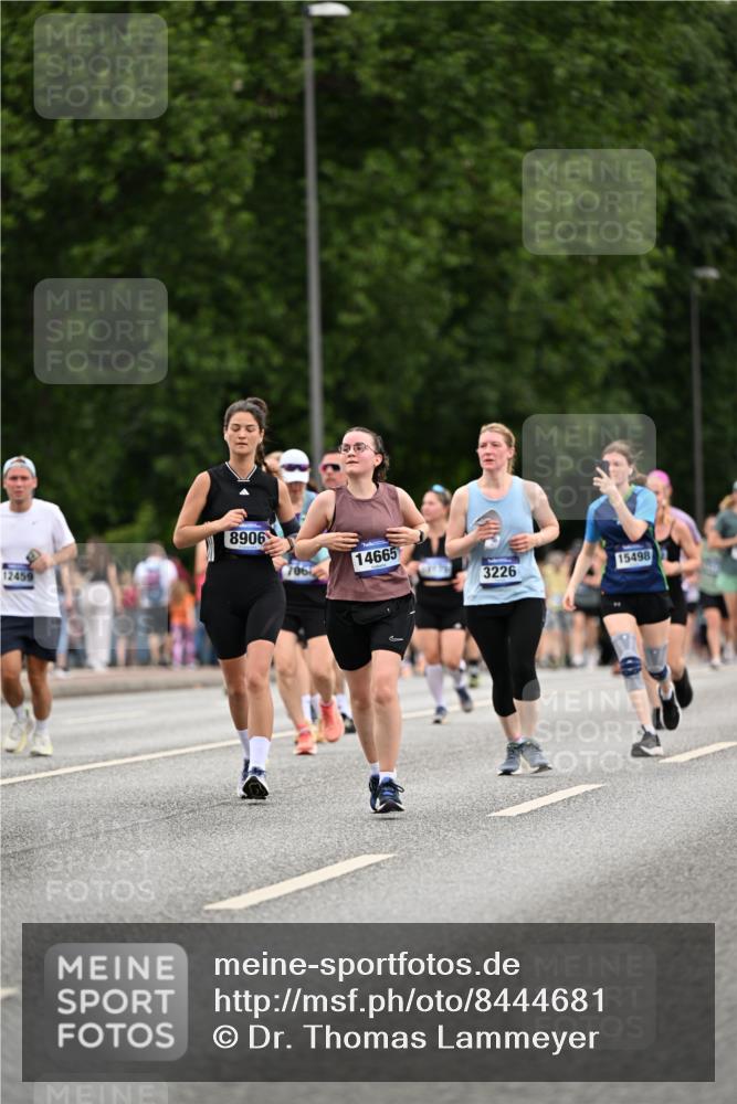 29.06.2025 - hella hamburg halbmarathon Dr. Thomas Lammeyer http://msf.ph/oto/8444681 29.06.2025 10:57:57 Kennedybrücke 1753, 1789, 1900, 2291, 2528, 2701, 3226, 4591, 5562, 5857, 6041, 6044, 6913, 7068, 7611, 7876, 7890, 8212, 8414, 8515, 8906, 9103, 9545, 9685, 10175 meine-sportfotos.de