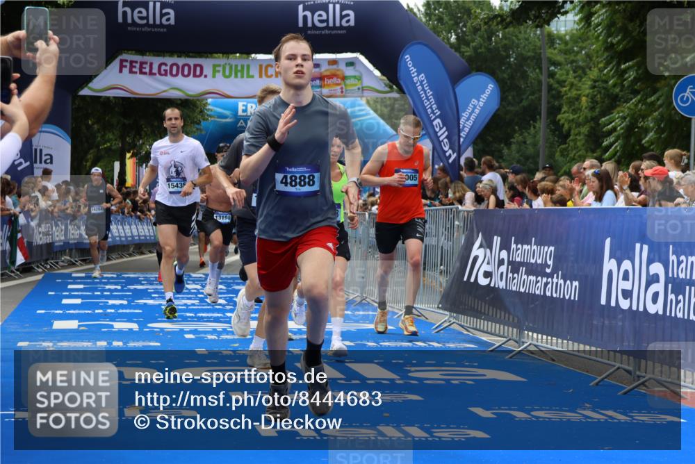 29.06.2025 - hella hamburg halbmarathon Strokosch-Dieckow http://msf.ph/oto/8444683 29.06.2025 10:39:41 Ziel 1358, 1975, 4398, 4888, 11284, 11806, 13190, 14077, 14204, 15094, 15435, 15744, 16580, 16761, 17005, 17215, 17360, 17425, 17792, 18013, 18154, 18803 meine-sportfotos.de