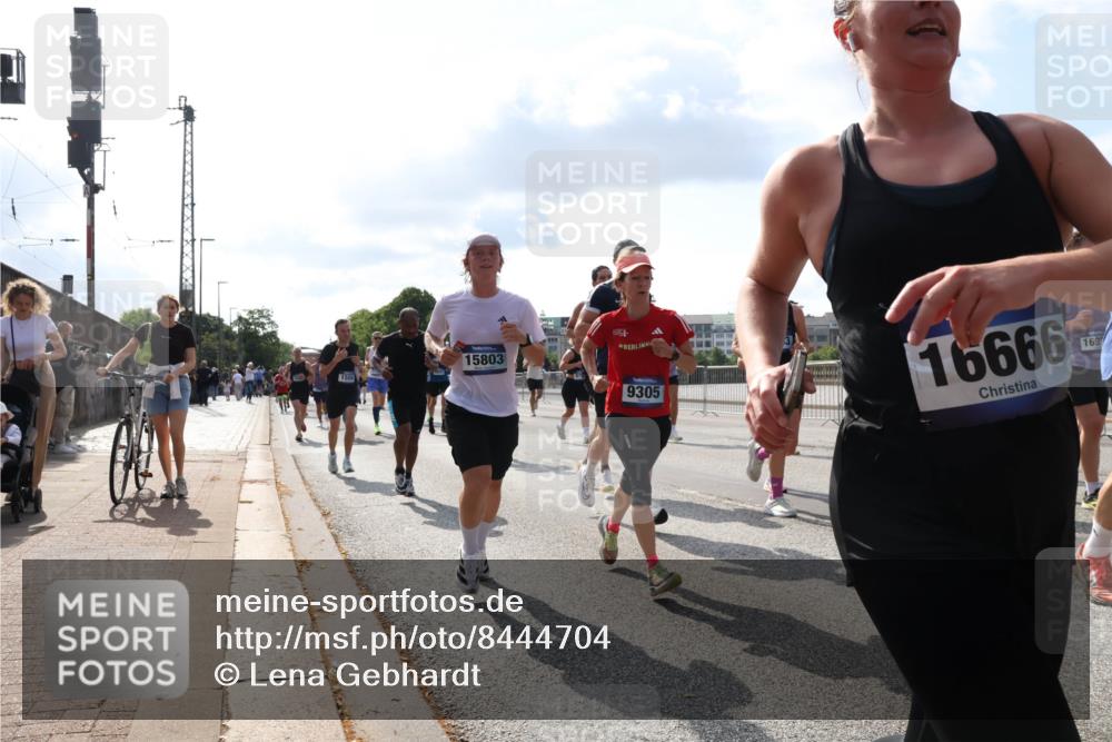 29.06.2025 - hella hamburg halbmarathon Lena Gebhardt http://msf.ph/oto/8444704 29.06.2025 09:53:17 Lombardsbrücke 1551, 15803, 9305, 16666, 169, 1012, 1070, 1163, 1391, 1466, 1558, 1735, 1750, 1759, 1782, 2048, 2213, 2233, 2234, 2365, 2402, 2590, 2623, 2788, 2970, 3021, 3098, 3146, 3304, 3414, 3907, 3917, 3928, 4091, 4277, 4310, 4553, 4691, 4933, 4981, 4997, 5022, 5132, 5460, 5476, 5623, 5624, 5682, 5692, 6071, 6081, 6152, 6203, 6282, 6375, 6460, 6712, 6716, 6903, 7005, 7093, 7147, 7204, 7322, 7325, 7450, 7599, 7765, 8063, 8145, 8467, 8664, 9126, 13009 meine-sportfotos.de