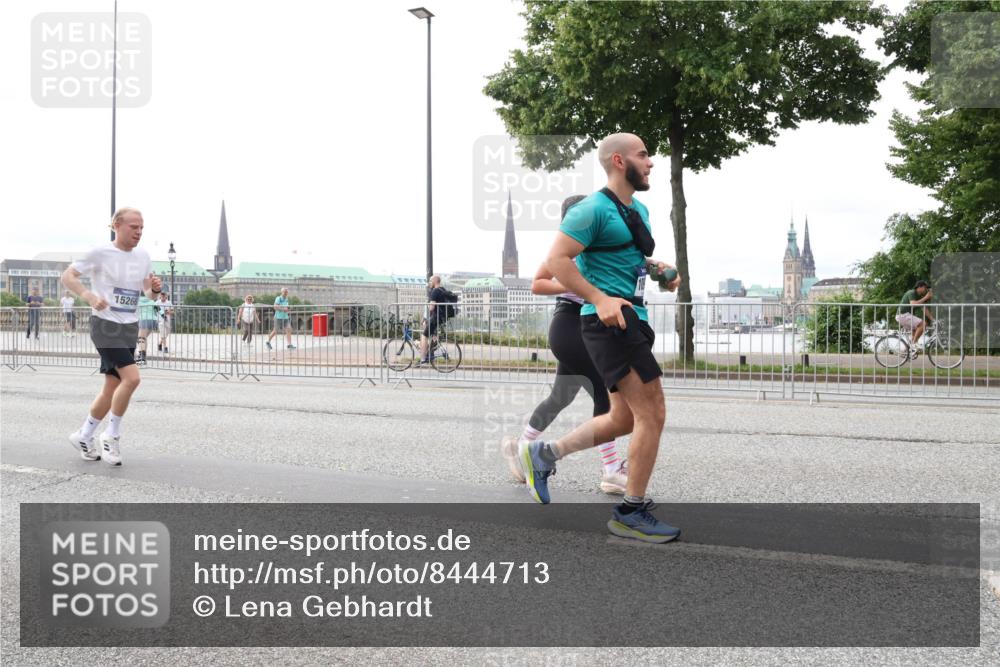 29.06.2025 - hella hamburg halbmarathon Lena Gebhardt http://msf.ph/oto/8444713 29.06.2025 10:29:52 Lombardsbrücke 15266, 1063, 1097, 1547, 1661, 1694, 2302, 2699, 3311, 3524, 3573, 3613, 4349, 4395, 4580, 5063, 5322, 5350, 6285, 6598, 6626, 6725, 7517, 7832, 8388, 8792, 8941, 9095, 9937, 10162, 10322, 10996, 11249, 11269, 11376, 11444, 11634, 12086, 12216, 12227, 12305, 12537, 13031, 13382, 13810, 14304, 15266, 16182, 16306, 16659, 16662, 16735, 16769, 17496, 17529, 17945, 18298, 18299, 18385, 18503 meine-sportfotos.de