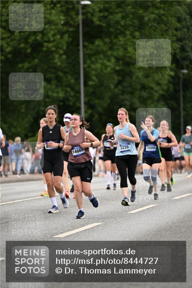 29.06.2025 - hella hamburg halbmarathon Dr. Thomas Lammeyer http://msf.ph/oto/8444727 29.06.2025 10:57:57 Kennedybrücke 1753, 1789, 1900, 2291, 2528, 2701, 3226, 4591, 5562, 5857, 6041, 6044, 6913, 7068, 7611, 7876, 7890, 8212, 8414, 8515, 8906, 9103, 9545, 9685, 10175 meine-sportfotos.de