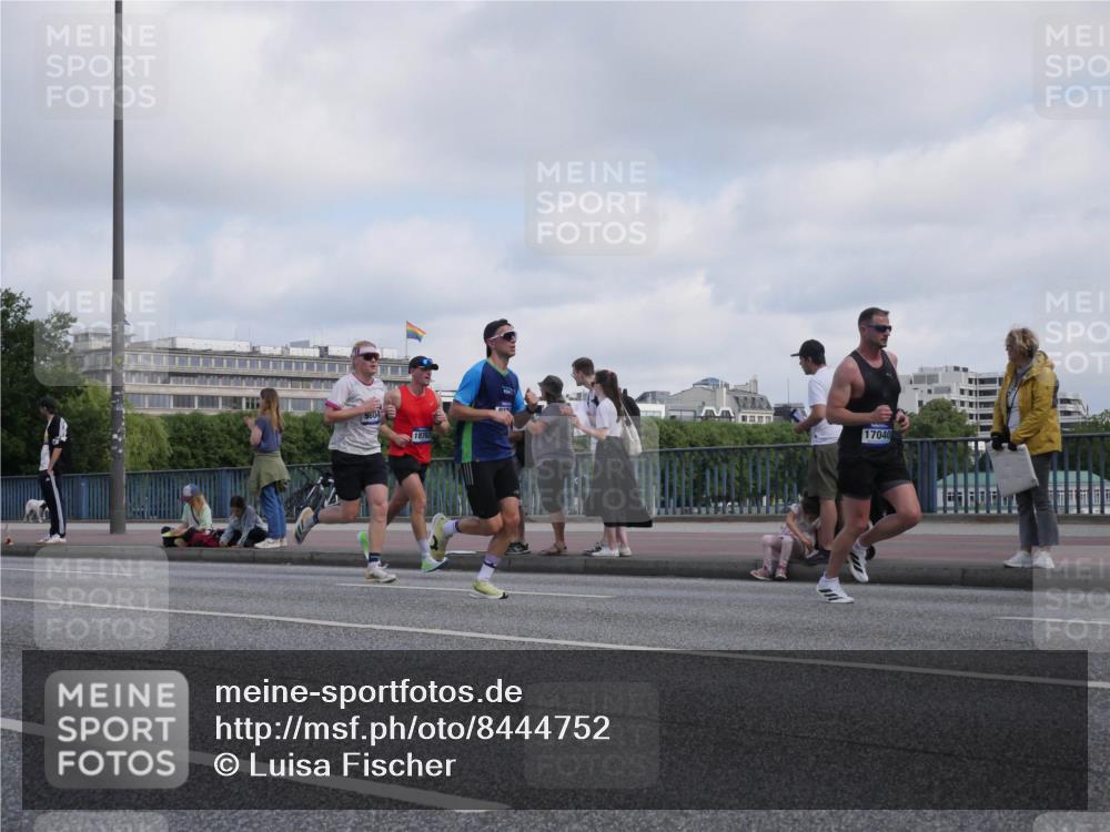 29.06.2025 - hella hamburg halbmarathon Luisa Fischer http://msf.ph/oto/8444752 29.06.2025 09:45:55 Kennedybrücke 18763, 17040, 2180, 2203, 2483, 8318, 8376, 9804, 10351 meine-sportfotos.de