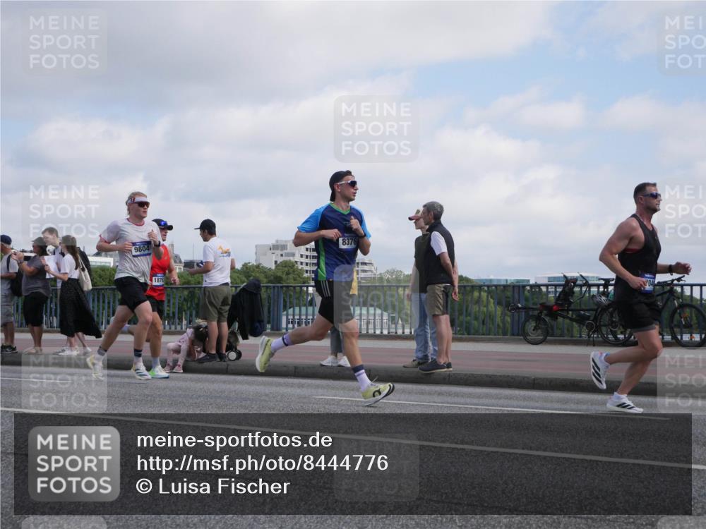 29.06.2025 - hella hamburg halbmarathon Luisa Fischer http://msf.ph/oto/8444776 29.06.2025 09:45:56 Kennedybrücke 9804, 1876, 8376, 04, 2483, 8318, 8376, 9804, 10351 meine-sportfotos.de