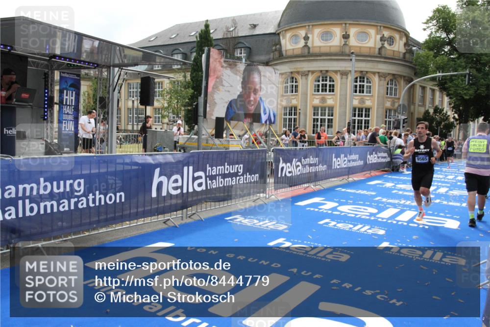 29.06.2025 - hella hamburg halbmarathon Michael Strokosch http://msf.ph/oto/8444779 29.06.2025 10:26:42 Ziel 1577, 9565, 10848, 19076 meine-sportfotos.de