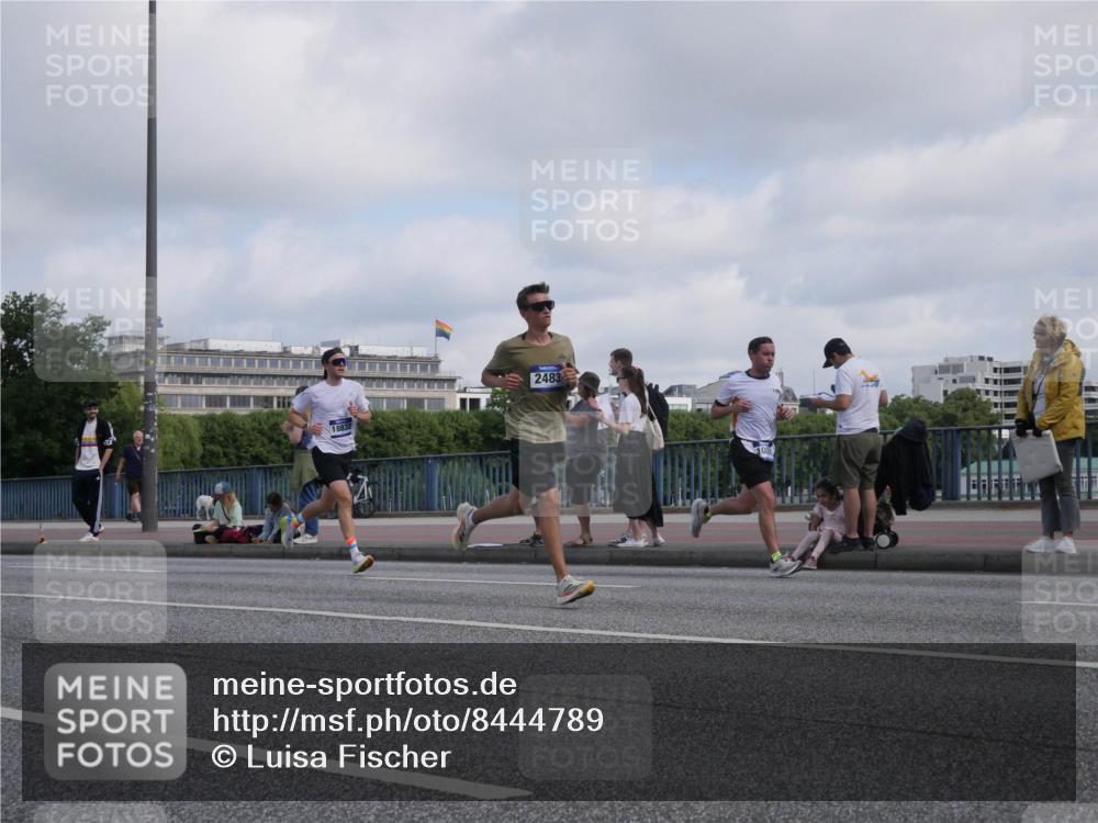 29.06.2025 - hella hamburg halbmarathon Luisa Fischer http://msf.ph/oto/8444789 29.06.2025 09:45:58 Kennedybrücke 18832, 2483, 2483, 3379, 9804, 10351 meine-sportfotos.de