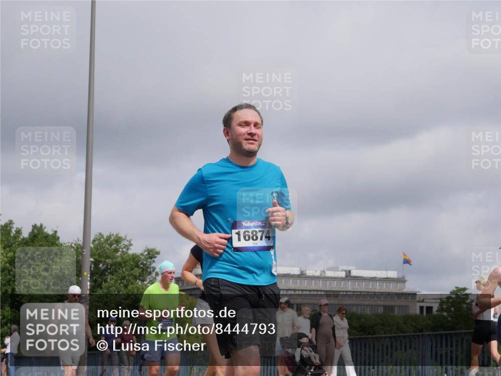 29.06.2025 - hella hamburg halbmarathon Luisa Fischer http://msf.ph/oto/8444793 29.06.2025 10:26:47 Kennedybrücke 14334, 13604, 16874, 1003, 1048, 1382, 2125, 3457, 7820, 8716, 9877 meine-sportfotos.de
