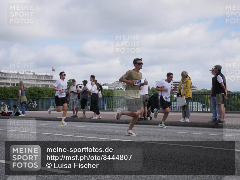 29.06.2025 - hella hamburg halbmarathon Luisa Fischer http://msf.ph/oto/8444807 29.06.2025 09:45:59 Kennedybrücke 483, 2483, 3379, 9804, 10351 meine-sportfotos.de