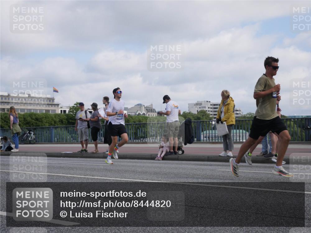 29.06.2025 - hella hamburg halbmarathon Luisa Fischer http://msf.ph/oto/8444820 29.06.2025 09:45:59 Kennedybrücke 18831, 248, 2483, 3379, 9804, 10351 meine-sportfotos.de