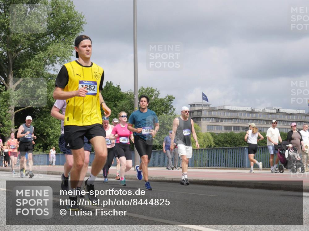29.06.2025 - hella hamburg halbmarathon Luisa Fischer http://msf.ph/oto/8444825 29.06.2025 10:26:49 Kennedybrücke 818, 1382, 7820, 003, 12073, 13560, 14334, 1003, 1048, 1382, 2125, 3457, 7820, 8181, 8716, 9877 meine-sportfotos.de