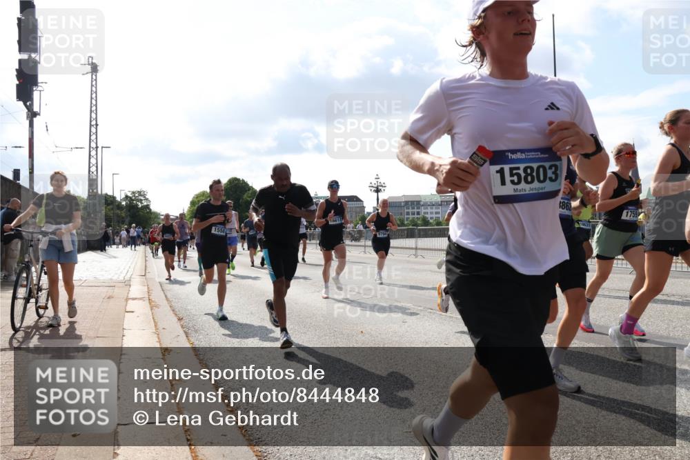 29.06.2025 - hella hamburg halbmarathon Lena Gebhardt http://msf.ph/oto/8444848 29.06.2025 09:53:18 Lombardsbrücke 1558, 16617, 9794, 15803, 86, 18631, 1759, 1012, 1391, 1466, 1558, 1735, 1750, 1759, 1782, 2048, 2213, 2233, 2234, 2365, 2402, 2590, 2623, 2788, 2970, 3021, 3098, 3146, 3304, 3414, 3907, 3917, 3928, 4091, 4277, 4310, 4553, 4691, 4933, 4981, 4997, 5022, 5132, 5460, 5476, 5623, 5624, 5682, 5692, 6071, 6081, 6152, 6203, 6282, 6375, 6460, 6712, 6716, 6903, 7005, 7093, 7147, 7204, 7322, 7325, 7450, 7599, 7765, 8063, 8145, 8467, 8664, 9126, 9965, 13009 meine-sportfotos.de