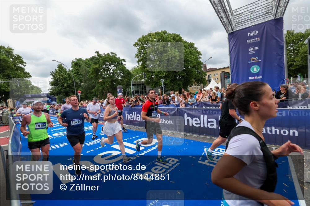 29.06.2025 - hella hamburg halbmarathon Zöllner http://msf.ph/oto/8444851 29.06.2025 10:57:20 Ziel 1387, 1877, 2417, 2676, 4167, 4940, 8585, 9450, 9577, 9884, 9934, 10383, 11590, 11612, 12014, 12590, 13664, 13750, 15110, 15229, 15664, 16625, 17660, 17779, 17848, 17993, 19184 meine-sportfotos.de