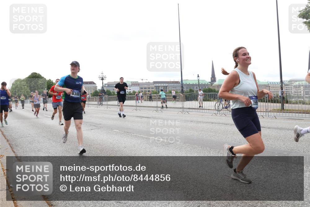 29.06.2025 - hella hamburg halbmarathon Lena Gebhardt http://msf.ph/oto/8444856 29.06.2025 10:29:53 Lombardsbrücke 13031, 1694, 8388, 17945, 1063, 1097, 1547, 1661, 1694, 2302, 2699, 3311, 3524, 3573, 3613, 4349, 4395, 4580, 5063, 5322, 5350, 6285, 6598, 6626, 6725, 7517, 7832, 8388, 8792, 8941, 9095, 9937, 10162, 10322, 10996, 11249, 11269, 11376, 11444, 11634, 12086, 12216, 12227, 12305, 12537, 13031, 13382, 13810, 14304, 15266, 16182, 16306, 16659, 16662, 16735, 16769, 17496, 17529, 17945, 18298, 18299, 18385, 18503 meine-sportfotos.de