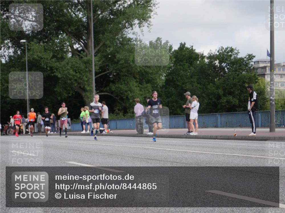 29.06.2025 - hella hamburg halbmarathon Luisa Fischer http://msf.ph/oto/8444865 29.06.2025 09:46:05 Kennedybrücke 3379, 1953, 3189, 3379 meine-sportfotos.de