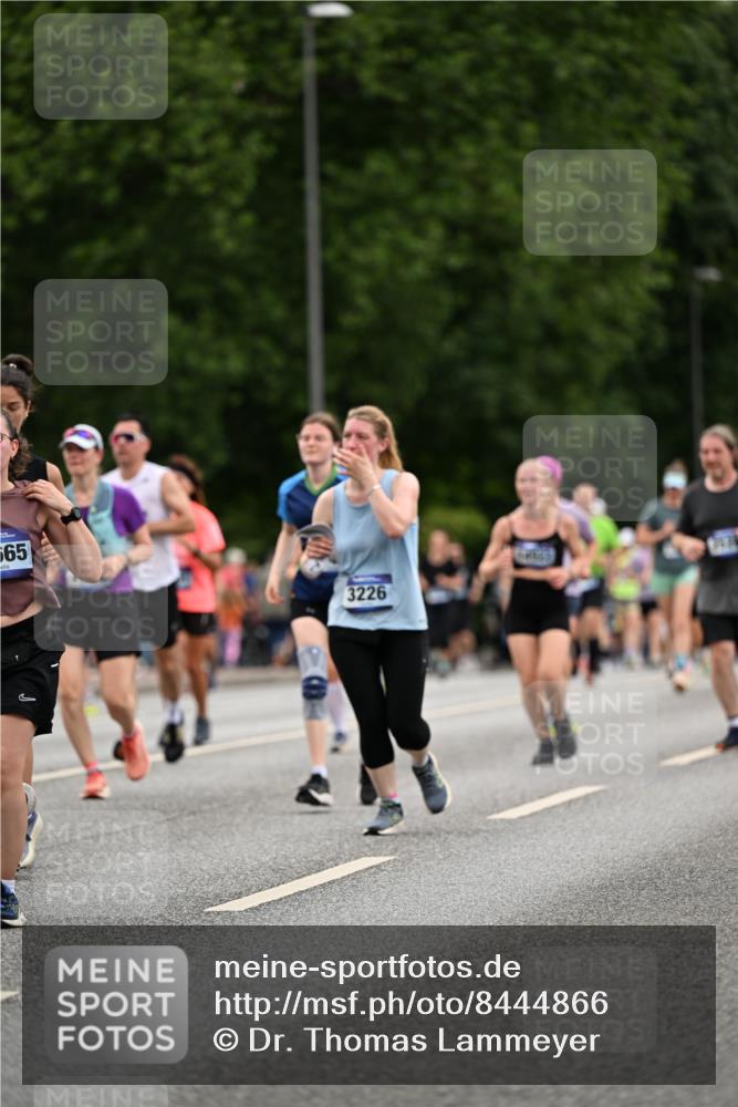 29.06.2025 - hella hamburg halbmarathon Dr. Thomas Lammeyer http://msf.ph/oto/8444866 29.06.2025 10:57:59 Kennedybrücke 1753, 1789, 1900, 1984, 2146, 2528, 2701, 3226, 4591, 4626, 5562, 5857, 6041, 6044, 6273, 6913, 7068, 7611, 7876, 7890, 8212, 8414, 8515, 8906, 9103, 9545, 9685, 10175 meine-sportfotos.de