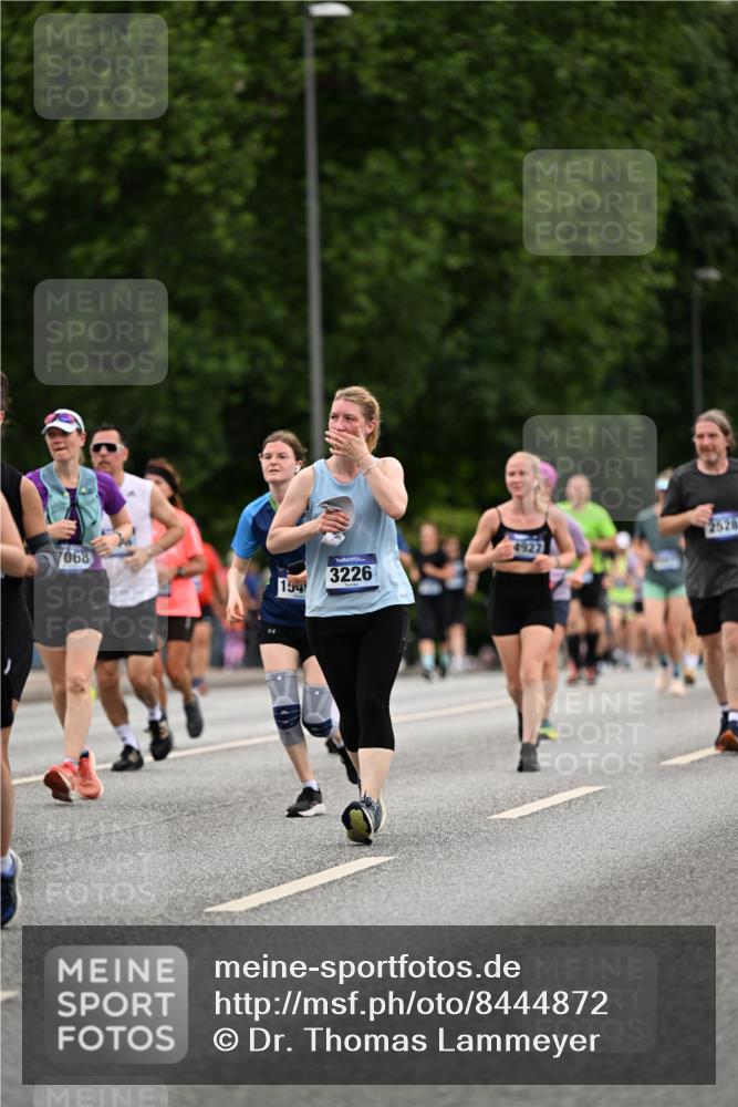 29.06.2025 - hella hamburg halbmarathon Dr. Thomas Lammeyer http://msf.ph/oto/8444872 29.06.2025 10:57:59 Kennedybrücke 1753, 1789, 1900, 1984, 2146, 2528, 2701, 3226, 4591, 4626, 5562, 5857, 6041, 6044, 6273, 6913, 7068, 7611, 7876, 7890, 8212, 8414, 8515, 8906, 9103, 9545, 9685, 10175 meine-sportfotos.de