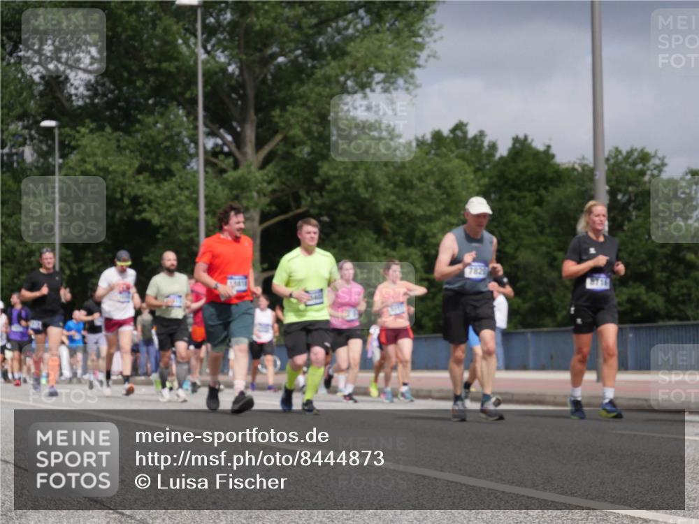 29.06.2025 - hella hamburg halbmarathon Luisa Fischer http://msf.ph/oto/8444873 29.06.2025 10:26:51 Kennedybrücke 7820, 8716, 1003, 1048, 1382, 2125, 3457, 7021, 7029, 7820, 8181, 8716, 9877 meine-sportfotos.de