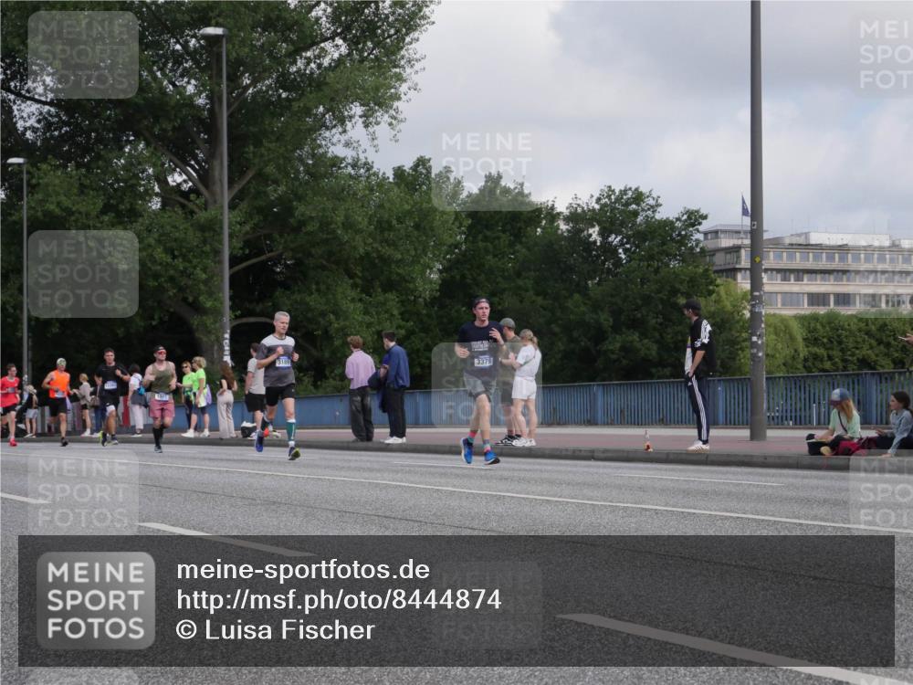 29.06.2025 - hella hamburg halbmarathon Luisa Fischer http://msf.ph/oto/8444874 29.06.2025 09:46:06 Kennedybrücke 1953, 3189, 3379, 1953, 3189, 3379 meine-sportfotos.de