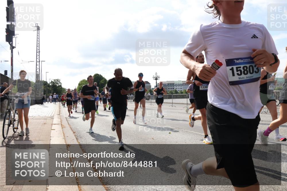 29.06.2025 - hella hamburg halbmarathon Lena Gebhardt http://msf.ph/oto/8444881 29.06.2025 09:53:18 Lombardsbrücke 558, 9794, 1330, 15803, 1759, 1012, 1391, 1466, 1558, 1735, 1750, 1759, 1782, 2048, 2213, 2233, 2234, 2365, 2402, 2590, 2623, 2788, 2970, 3021, 3098, 3146, 3304, 3414, 3907, 3917, 3928, 4091, 4277, 4310, 4553, 4691, 4933, 4981, 4997, 5022, 5132, 5460, 5476, 5623, 5624, 5682, 5692, 6071, 6081, 6152, 6203, 6282, 6375, 6460, 6712, 6716, 6903, 7005, 7093, 7147, 7204, 7322, 7325, 7450, 7599, 7765, 8063, 8145, 8467, 8664, 9126, 9965, 13009 meine-sportfotos.de