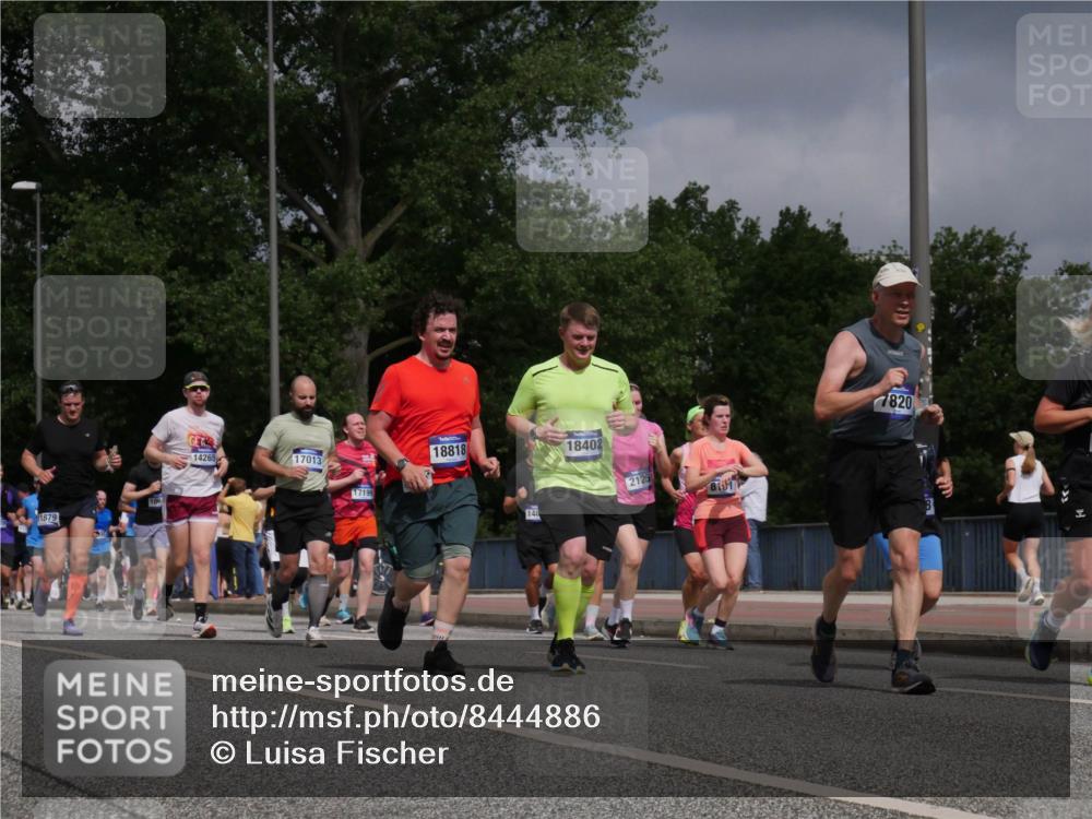 29.06.2025 - hella hamburg halbmarathon Luisa Fischer http://msf.ph/oto/8444886 29.06.2025 10:26:52 Kennedybrücke 1879, 106, 14265, 17013, 17199, 18818, 18402, 2125, 8101, 820, 1003, 1048, 1382, 2125, 3457, 7021, 7029, 7820, 8181, 8716, 9877, 10649 meine-sportfotos.de