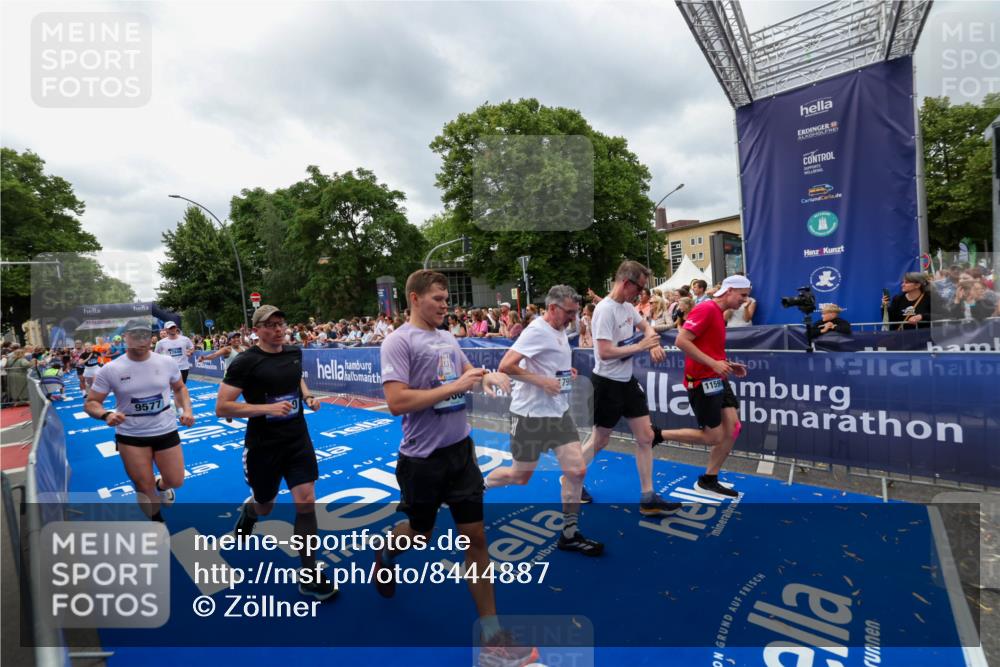 29.06.2025 - hella hamburg halbmarathon Zöllner http://msf.ph/oto/8444887 29.06.2025 10:57:21 Ziel 1877, 2417, 2676, 4940, 5926, 6272, 8585, 9450, 9577, 9934, 10383, 11590, 12014, 12590, 13664, 13750, 15110, 15229, 15664, 16625, 17660, 17779, 17848, 17993, 19184 meine-sportfotos.de