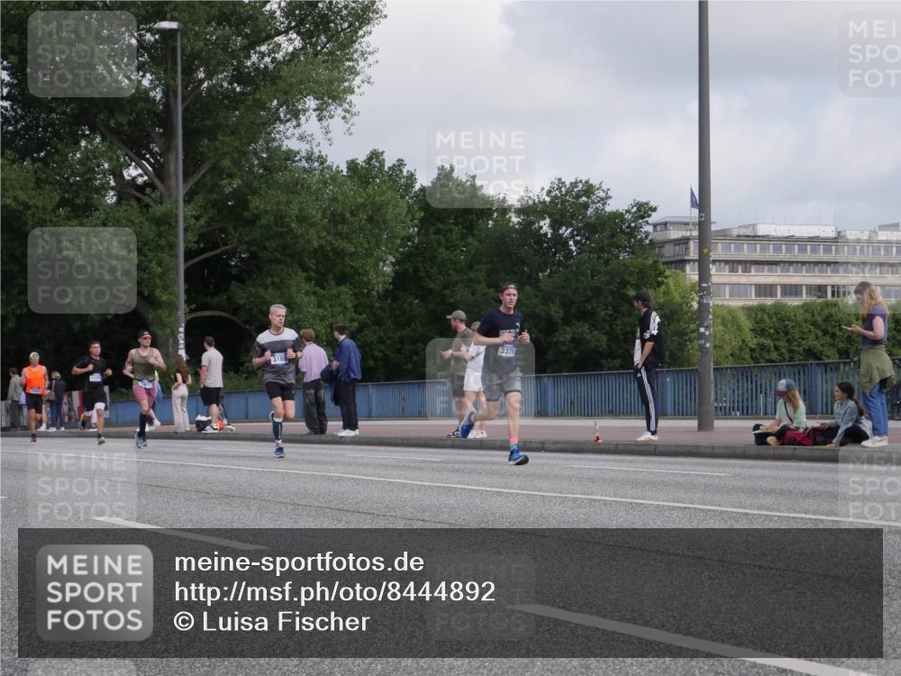 29.06.2025 - hella hamburg halbmarathon Luisa Fischer http://msf.ph/oto/8444892 29.06.2025 09:46:06 Kennedybrücke 3189, 3379, 1953, 3189, 3379 meine-sportfotos.de