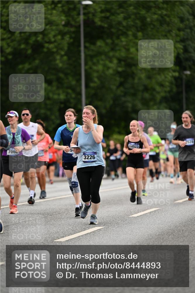 29.06.2025 - hella hamburg halbmarathon Dr. Thomas Lammeyer http://msf.ph/oto/8444893 29.06.2025 10:57:59 Kennedybrücke 1753, 1789, 1900, 1984, 2146, 2528, 2701, 3226, 4591, 4626, 5562, 5857, 6041, 6044, 6273, 6913, 7068, 7611, 7876, 7890, 8212, 8414, 8515, 8906, 9103, 9545, 9685, 10175 meine-sportfotos.de