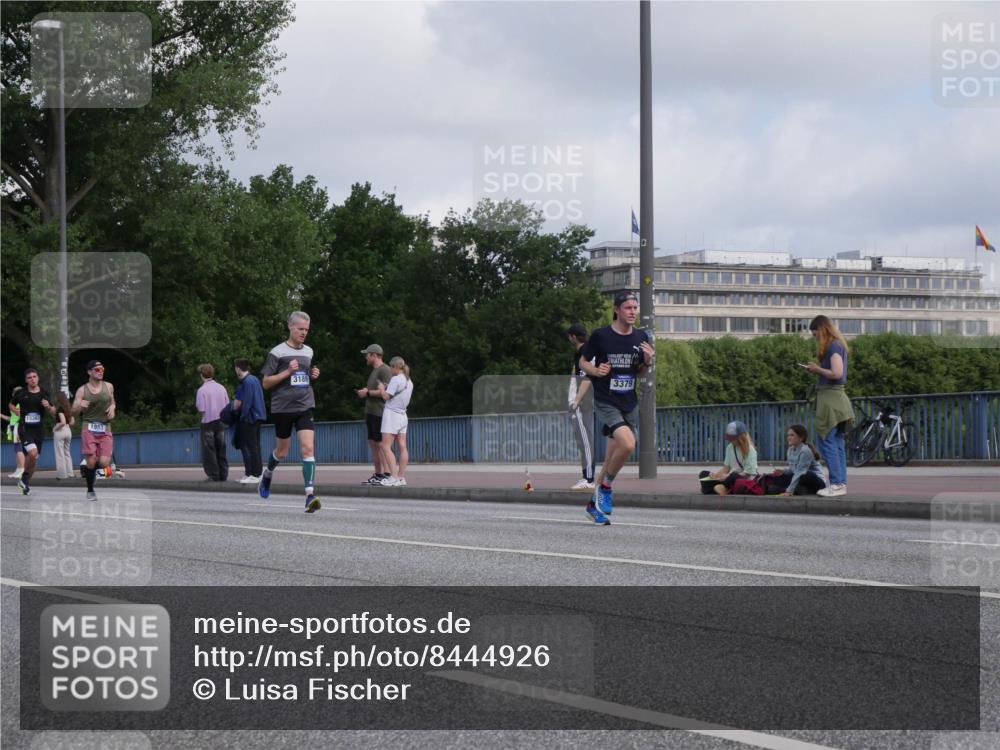 29.06.2025 - hella hamburg halbmarathon Luisa Fischer http://msf.ph/oto/8444926 29.06.2025 09:46:07 Kennedybrücke 1953, 3189, 3379, 1953, 3189, 3379 meine-sportfotos.de