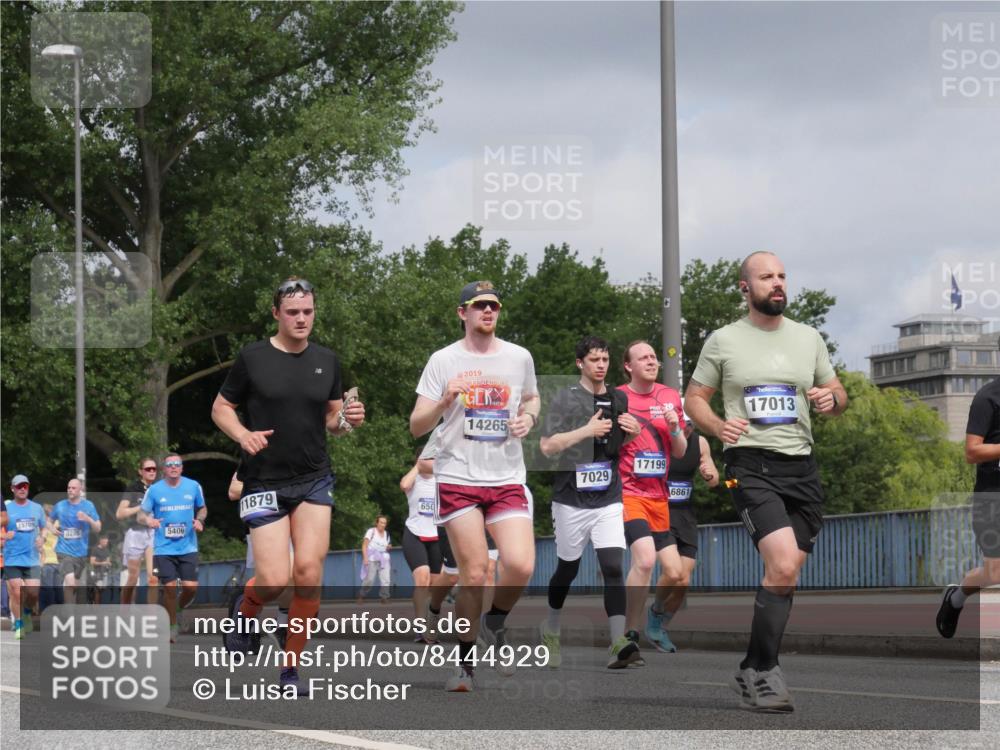 29.06.2025 - hella hamburg halbmarathon Luisa Fischer http://msf.ph/oto/8444929 29.06.2025 10:26:56 Kennedybrücke 15709, 3285, 5406, 1879, 650, 2019, 14265, 20, 17013, 7029, 17199, 6861, 1003, 1048, 2125, 3457, 4464, 5406, 6502, 7021, 7029, 7820, 8181, 8716, 10649 meine-sportfotos.de