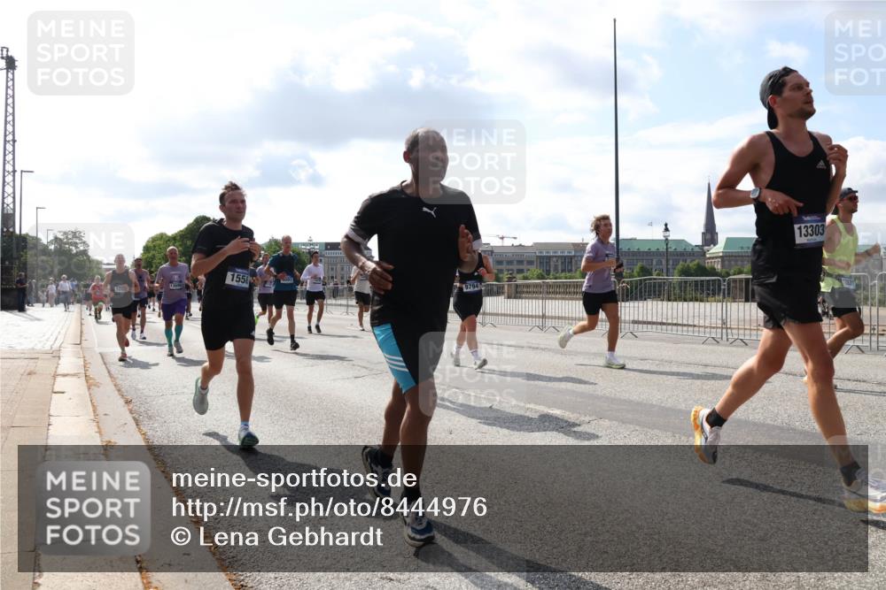 29.06.2025 - hella hamburg halbmarathon Lena Gebhardt http://msf.ph/oto/8444976 29.06.2025 09:53:18 Lombardsbrücke 1558, 4091, 9794, 13303, 1012, 1391, 1466, 1558, 1735, 1750, 1759, 1782, 2048, 2213, 2233, 2234, 2365, 2402, 2590, 2623, 2788, 2970, 3021, 3098, 3146, 3304, 3414, 3907, 3917, 3928, 4091, 4277, 4310, 4553, 4691, 4933, 4981, 4997, 5022, 5132, 5460, 5476, 5623, 5624, 5682, 5692, 6071, 6081, 6152, 6203, 6282, 6375, 6460, 6712, 6716, 6903, 7005, 7093, 7147, 7204, 7322, 7325, 7450, 7599, 7765, 8063, 8145, 8467, 8664, 9126, 9965, 13009 meine-sportfotos.de