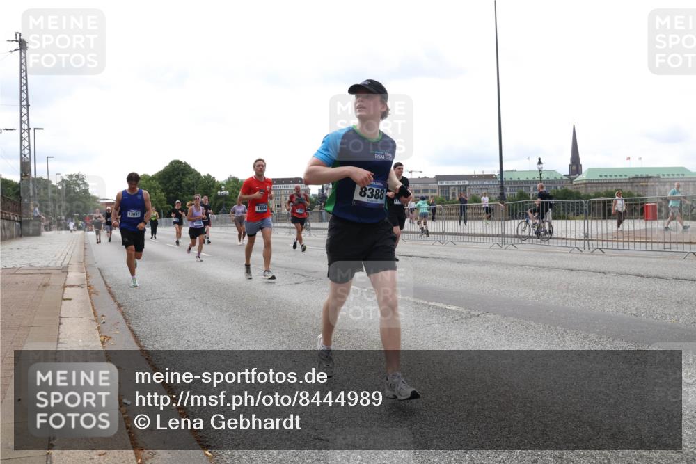 29.06.2025 - hella hamburg halbmarathon Lena Gebhardt http://msf.ph/oto/8444989 29.06.2025 10:29:53 Lombardsbrücke 13031, 1694, 8388, 1063, 1097, 1547, 1661, 1694, 2302, 2699, 3311, 3524, 3573, 3613, 4349, 4395, 4580, 5063, 5322, 5350, 6285, 6598, 6626, 6725, 7517, 7832, 8388, 8792, 8941, 9095, 9937, 10162, 10322, 10996, 11249, 11269, 11376, 11444, 11634, 12086, 12216, 12227, 12305, 12537, 13031, 13382, 13810, 14304, 15266, 16182, 16306, 16659, 16662, 16735, 16769, 17496, 17529, 17945, 18298, 18299, 18385, 18503 meine-sportfotos.de