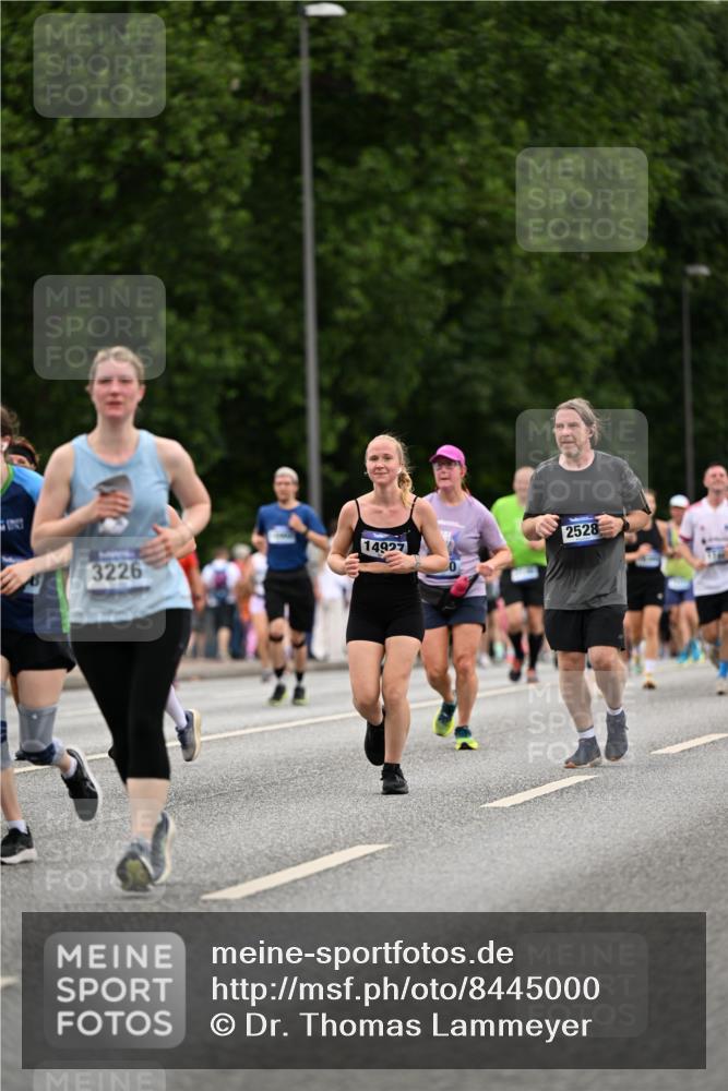 29.06.2025 - hella hamburg halbmarathon Dr. Thomas Lammeyer http://msf.ph/oto/8445000 29.06.2025 10:58:00 Kennedybrücke 1753, 1789, 1900, 1984, 2146, 2528, 2701, 3226, 4591, 4626, 5562, 5857, 6041, 6044, 6273, 6913, 7068, 7611, 7876, 7890, 8212, 8414, 8515, 8906, 9103, 9531, 9545, 9685, 10175 meine-sportfotos.de