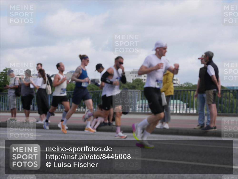 29.06.2025 - hella hamburg halbmarathon Luisa Fischer http://msf.ph/oto/8445008 29.06.2025 09:46:21 Kennedybrücke 1122, 5308, 5344, 7231, 7793, 8975, 9079, 10106, 10173 meine-sportfotos.de