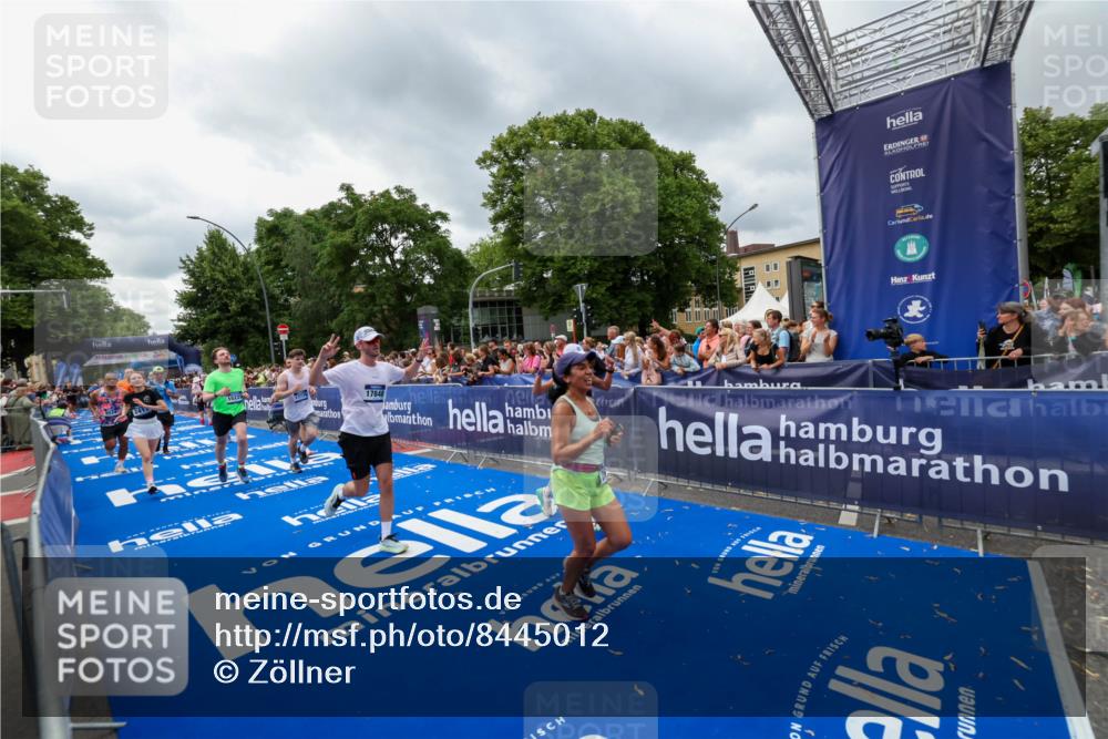 29.06.2025 - hella hamburg halbmarathon Zöllner http://msf.ph/oto/8445012 29.06.2025 10:57:23 Ziel 2417, 2676, 5926, 6272, 8585, 9450, 9577, 9934, 10383, 11590, 12014, 12590, 13664, 15229, 16625, 16830, 17160, 17779, 17848 meine-sportfotos.de