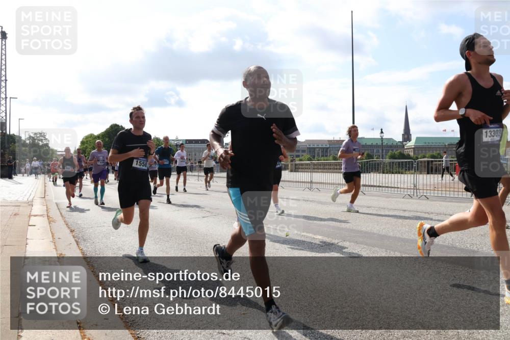 29.06.2025 - hella hamburg halbmarathon Lena Gebhardt http://msf.ph/oto/8445015 29.06.2025 09:53:19 Lombardsbrücke 13303, 1012, 1391, 1466, 1558, 1735, 1750, 1759, 1782, 2048, 2213, 2233, 2234, 2365, 2402, 2590, 2623, 2788, 2970, 3021, 3098, 3146, 3186, 3304, 3414, 3907, 3917, 3928, 4091, 4310, 4553, 4981, 4997, 5022, 5132, 5460, 5476, 5623, 5624, 5682, 5692, 6071, 6081, 6152, 6203, 6282, 6375, 6460, 6712, 6716, 6903, 7005, 7093, 7147, 7204, 7322, 7450, 7765, 8063, 8145, 8467, 8664, 9126, 9626, 9965, 13009 meine-sportfotos.de